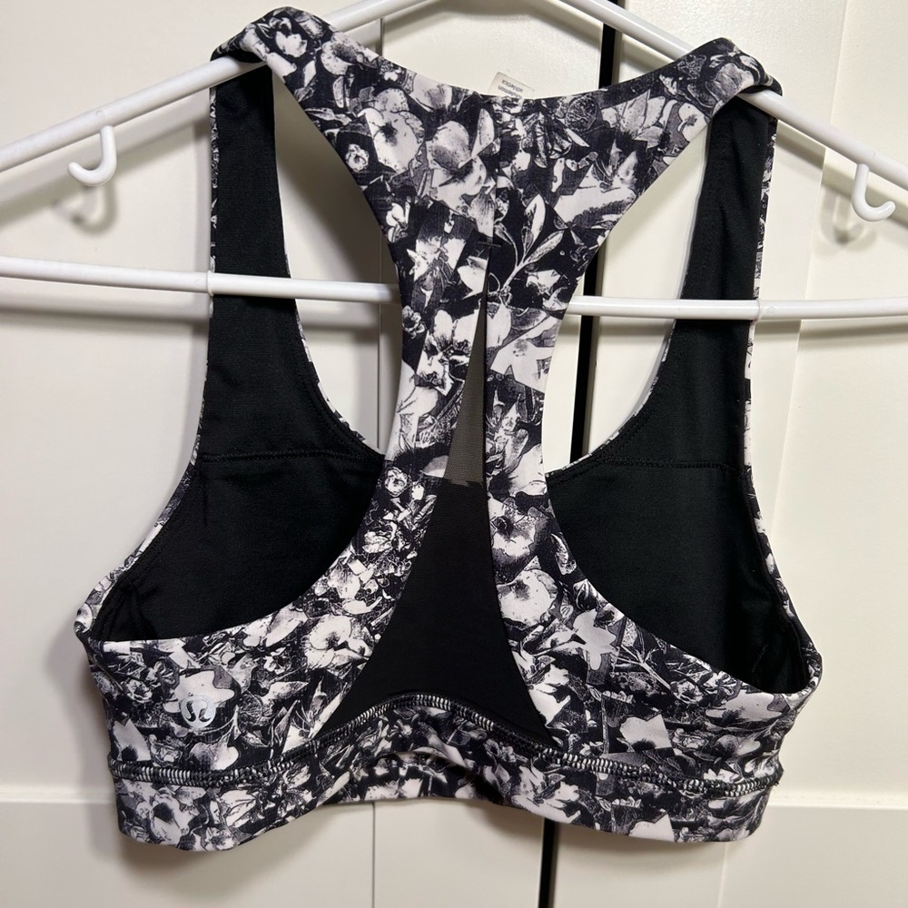 Lululemon Invigorate Bra size 4 - Picture 7 of 7